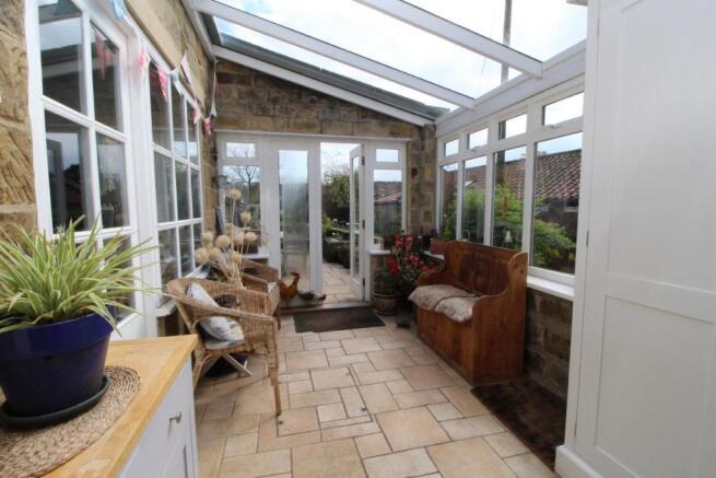 CONSERVATORY/REAR PORCH