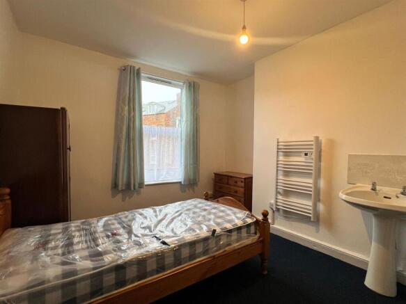 4 bed Terraced for sale Image 12