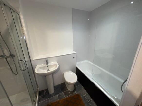 3 bed Apartment to rent Image 6
