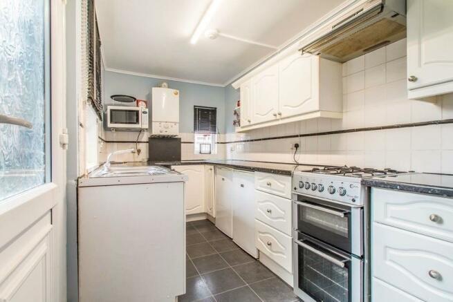 3 bed Terraced to rent Image 4