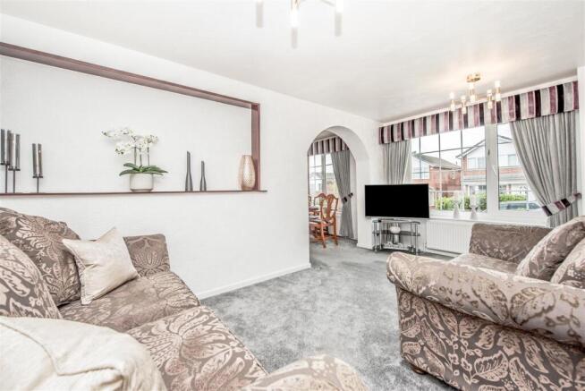 4 bed Detached for sale Image 8