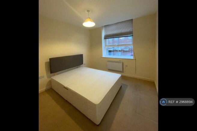 2 bed Flat to rent Image 11