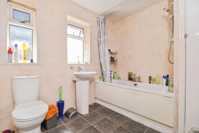 3 bed Semi-Detached for sale Image 12