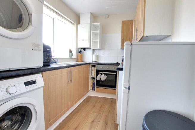 2 bed Flat for sale Image 6