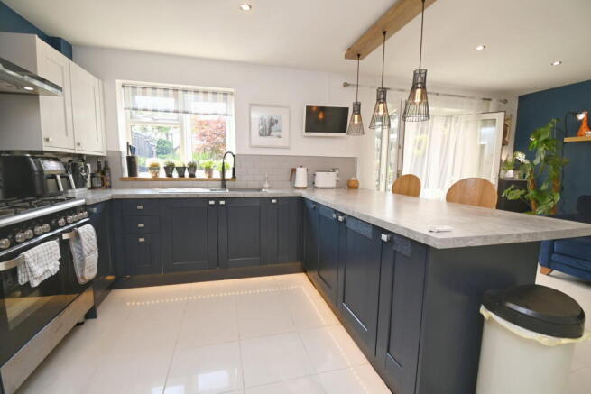 3 bed Semi-Detached for sale Image 5