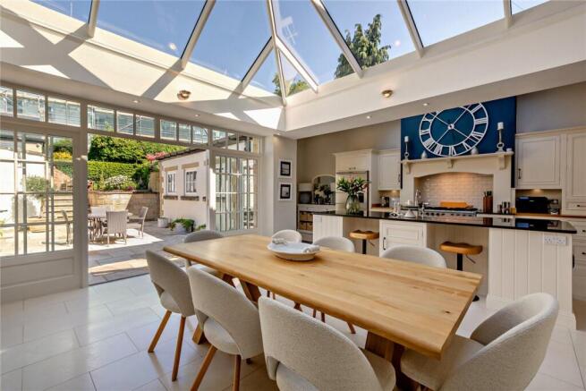5 bed Semi-Detached for sale Image 4