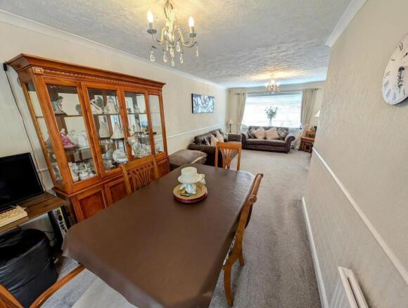 32 Dorset Way dining area 2.jpg