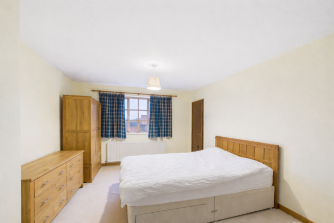 4 bed Detached to rent Image 7