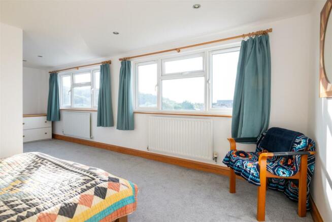 LE 20 Hereward Way BN7 2HJ-9.jpg