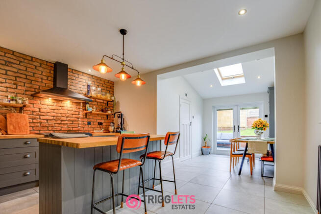 4 bed Semi-Detached for sale Image 4