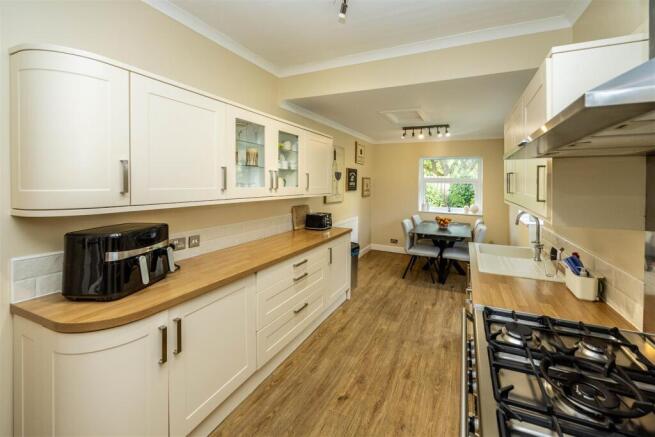 3 bed House for sale Image 7