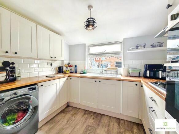 3 bed Semi-Detached for sale Image 8