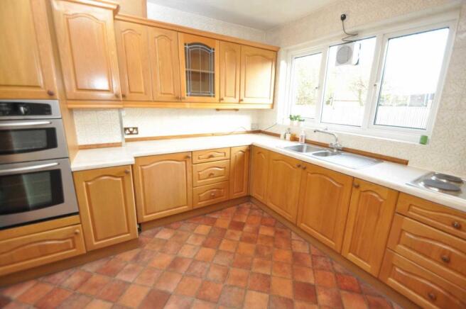8 Somerlea - Kitchen