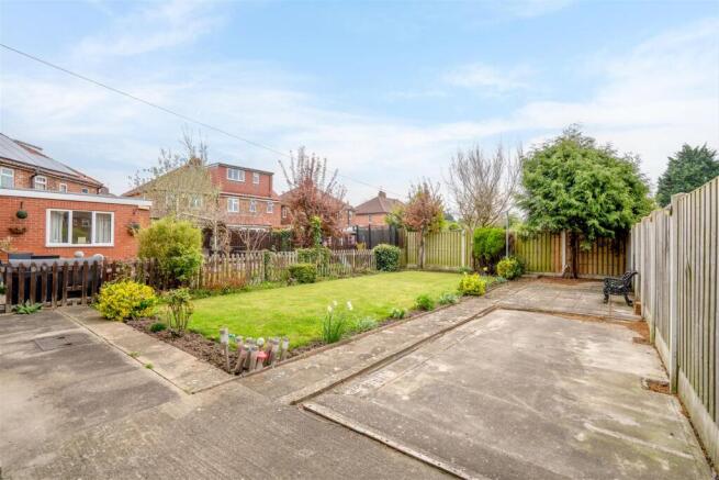 3 bed Semi-Detached to rent Image 11
