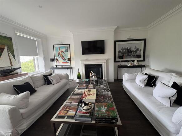 2 bed Apartment to rent Image 4