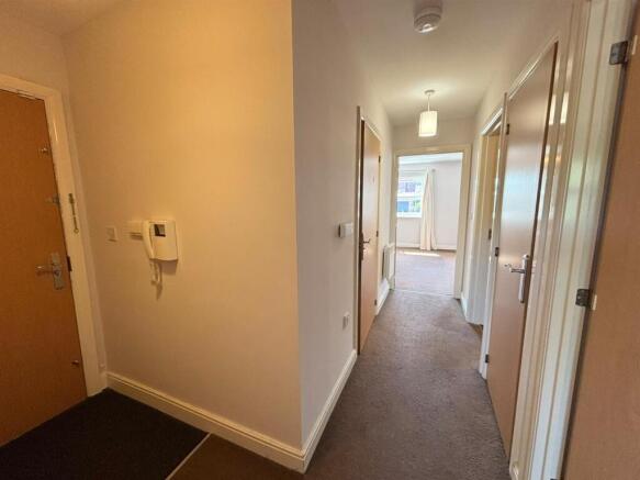 2 bed Apartment to rent Image 5