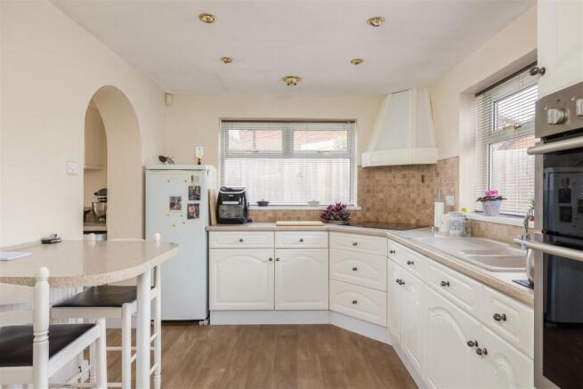 Ashdale Road 9 Kitchen-5.jpg