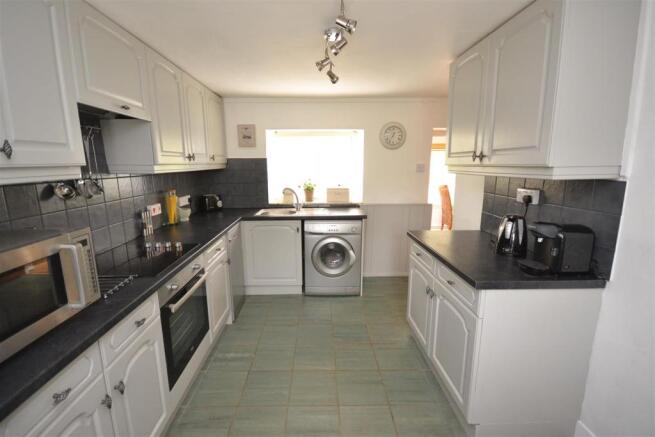 Kitchen 1.JPG