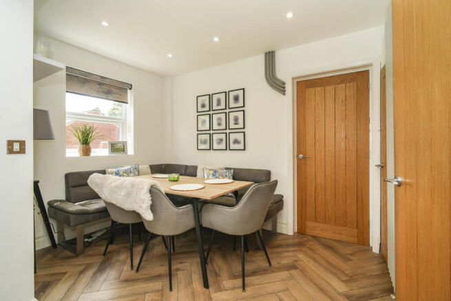 4 bed Semi-Detached for sale Image 8
