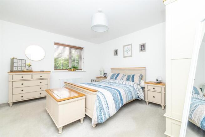 4 bed Detached for sale Image 11