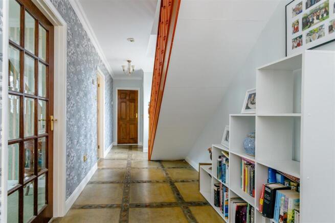 8377151-interior12.jpg
