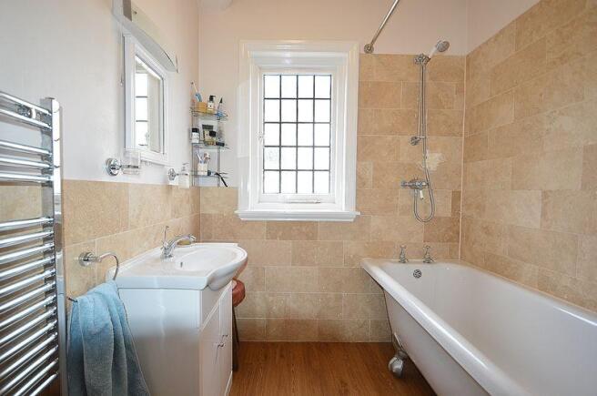 1st FLOOR BATH...