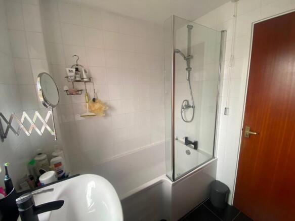 2 bed Semi-Detached to rent Image 12