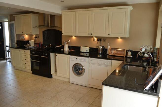 kitchen 2.jpg