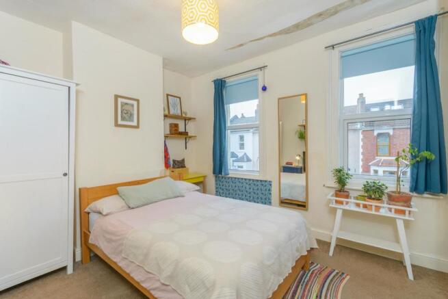 ECARRETKRAPEVORG33 - Bedroom E.jpg