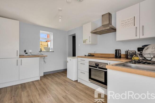4 bed Terraced to rent Image 6
