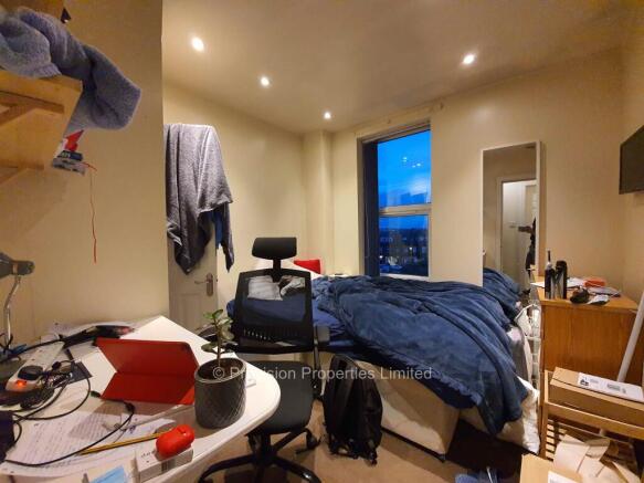 5 bed Terraced to rent Image 6