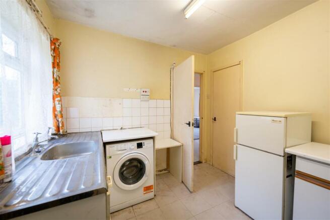 Kitchen 2.jpg
