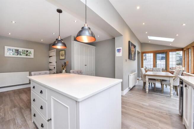 Kitchen/dining-