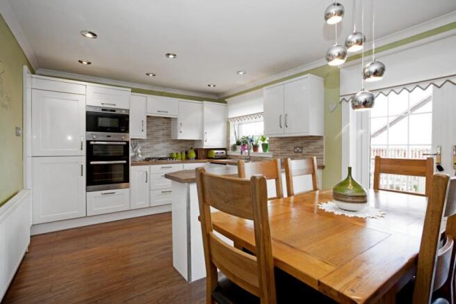 Kitchen/Dining Area