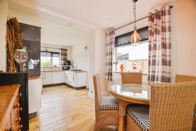 3 bed Semi-Detached for sale Image 8