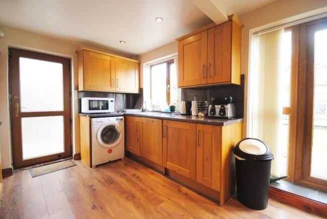 3 bed Semi-Detached to rent Image 5