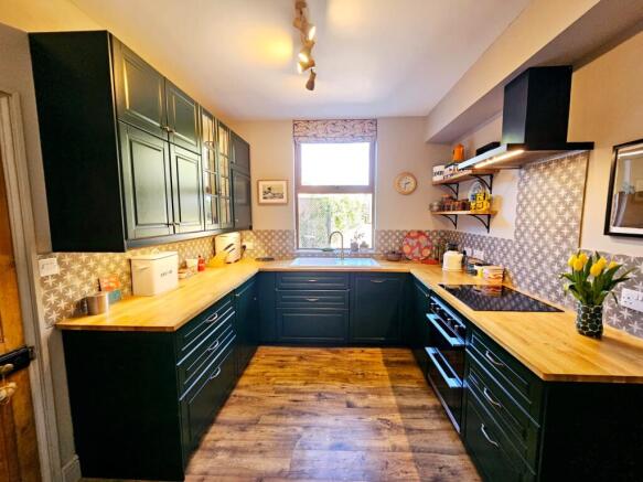 4 bed Semi-Detached for sale Image 10
