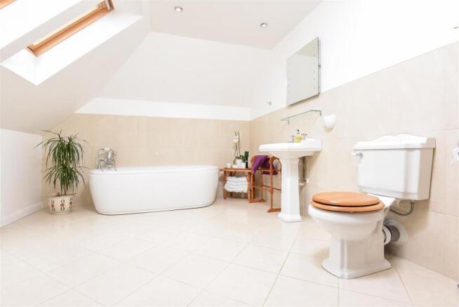 FAMILY BATHROOM