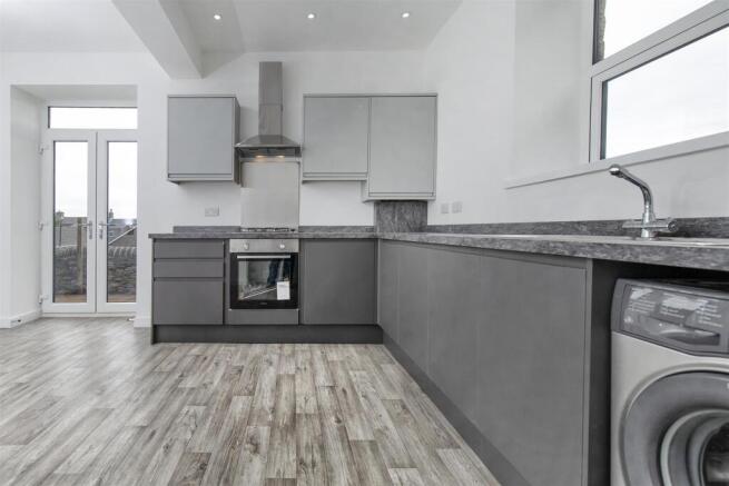 2 bed End of Terrace to rent Image 7