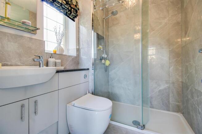 6 bed Detached for sale Image 8