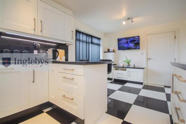 4 bed Detached for sale Image 7
