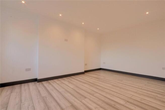 4 bed Bungalow for sale Image 11