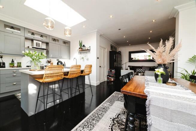 3 bed Semi-Detached for sale Image 6