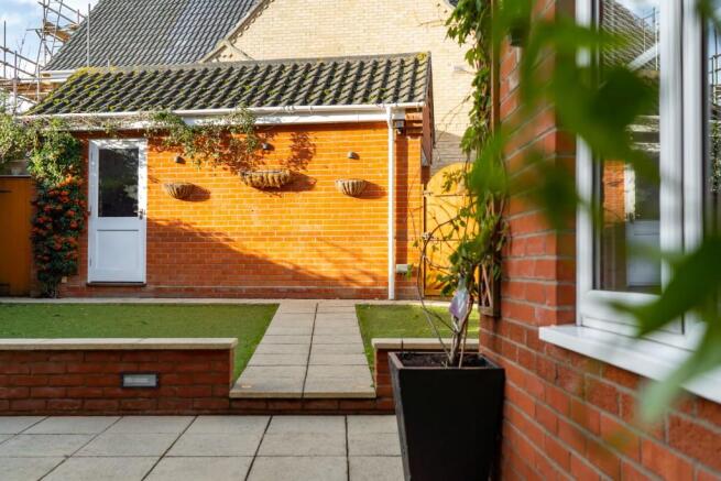 Detached garage