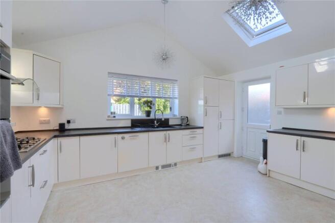 4 bed Detached for sale Image 6