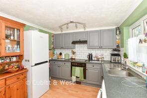 Flat 6, Birch House, Newlands Crescent, East Grinstead RH19 1LL