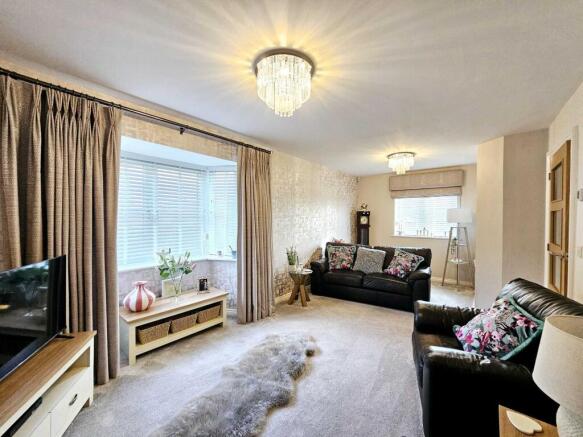 4 bed Detached for sale Image 9