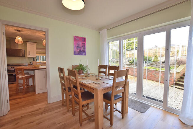 5 bed Detached for sale Image 10