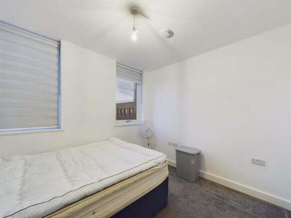 CAM01909G0-PR0279-STILL001