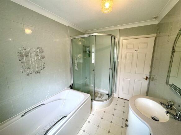 FAMILY BATHROOM